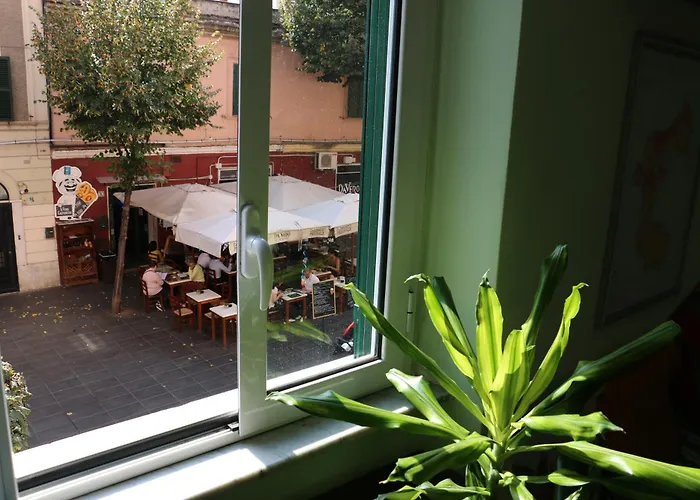 Your Basic But Bonnie Corner Roma